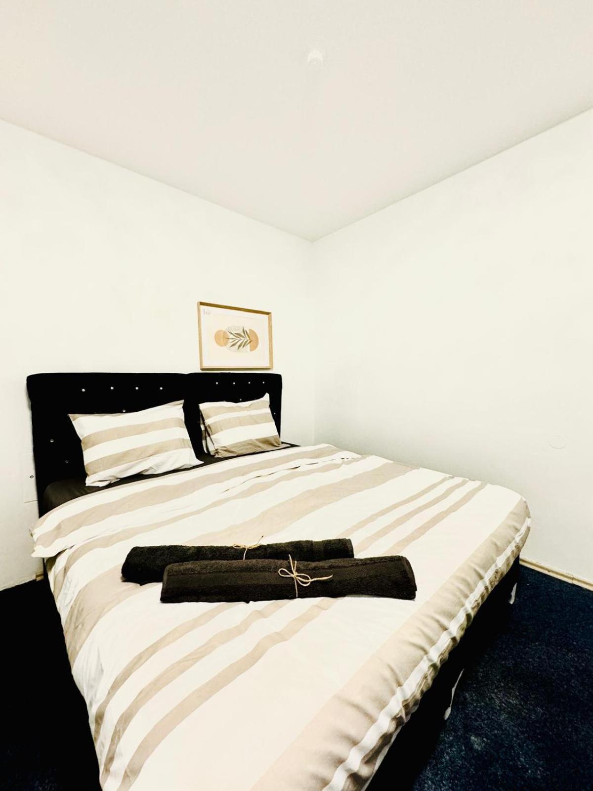 Bright Stay, 7br Shared Only 13min To Belvedere Palace Apartament