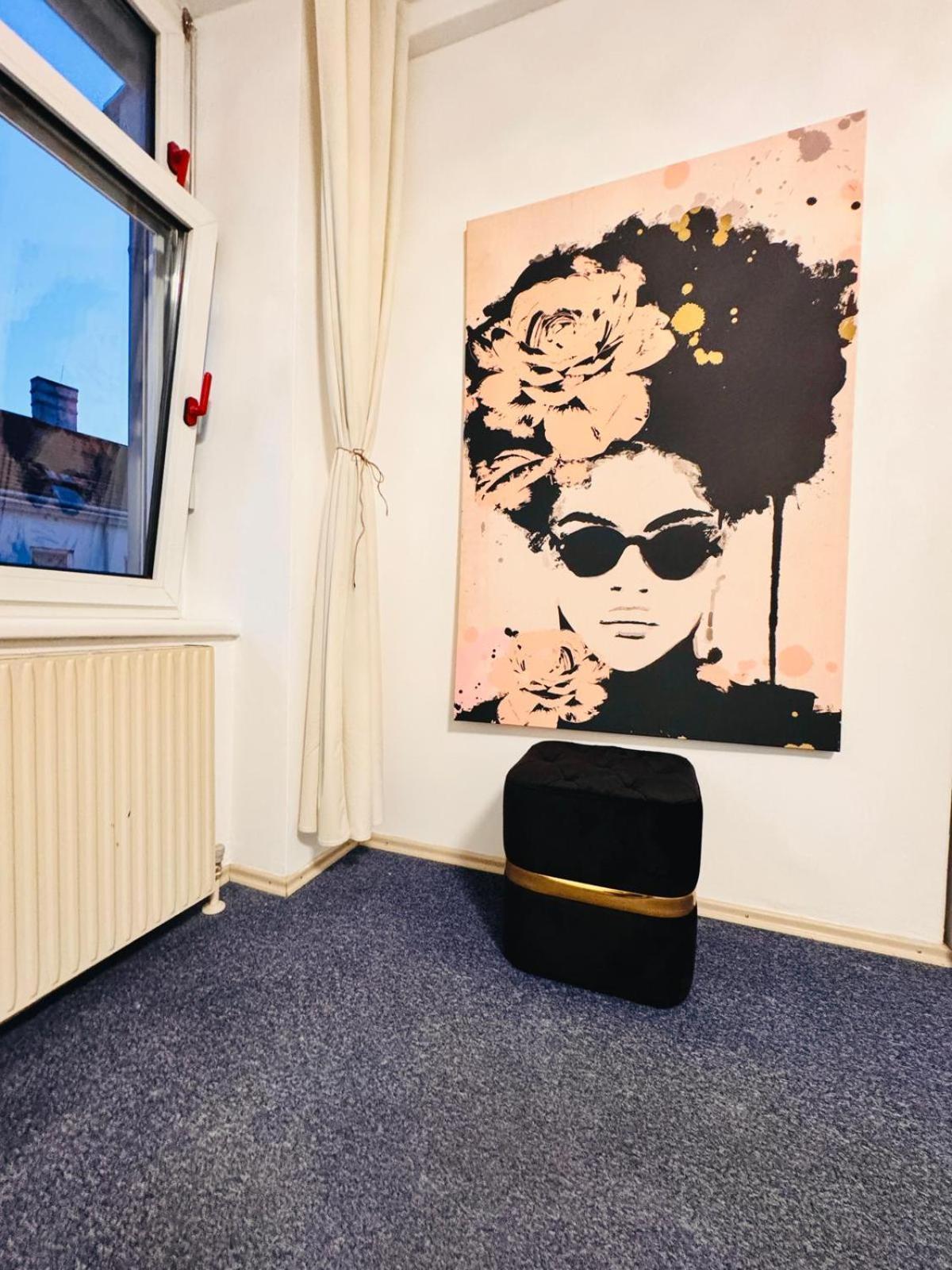Bright Stay, 7br Shared Only 13min To Belvedere Palace Apartament