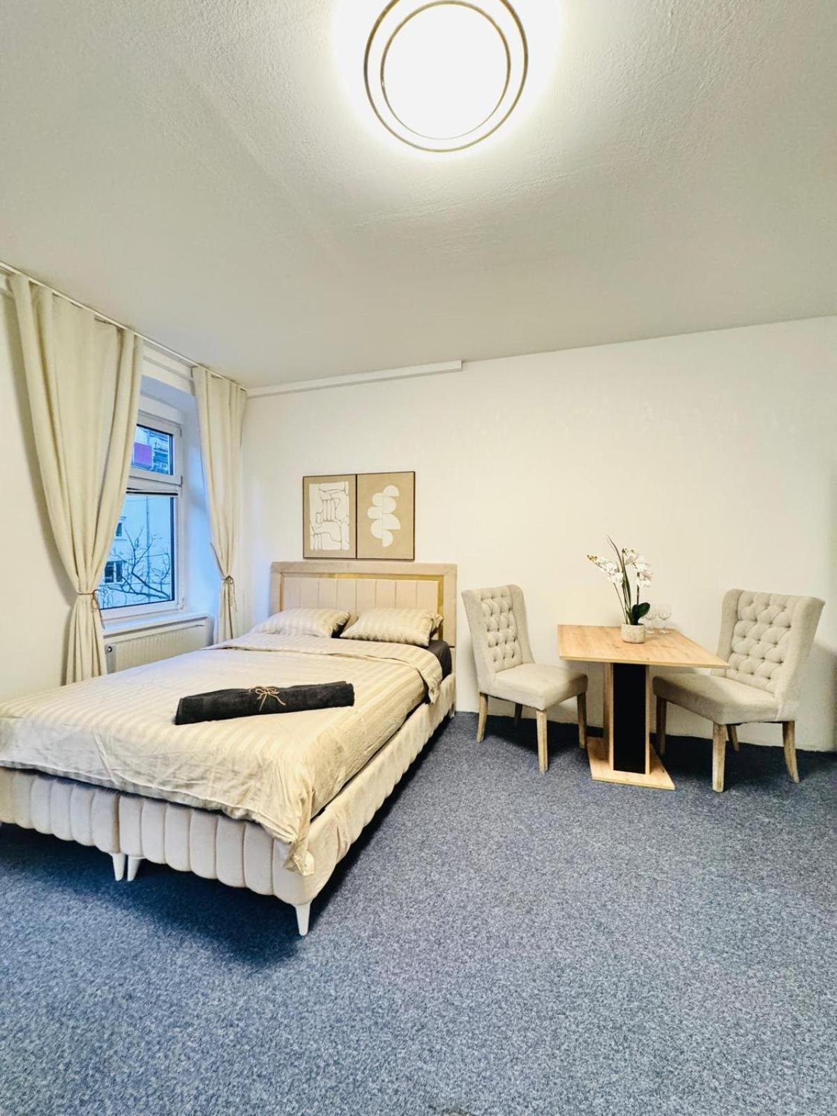 Bright Stay, 7br Shared Only 13min To Belvedere Palace Apartament