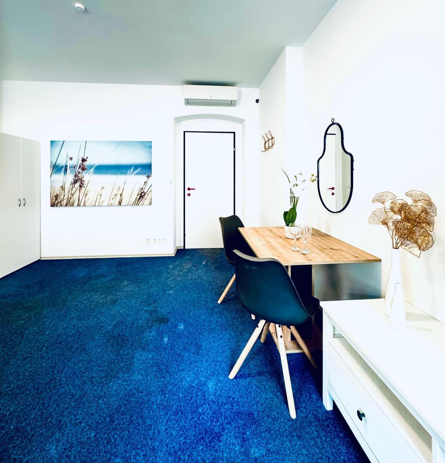Bright Stay, 7br Shared Only 13min To Belvedere Palace Apartament