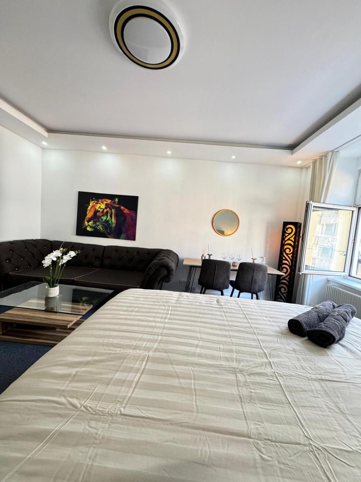 Bright Stay, 7br Shared Only 13min To Belvedere Palace Apartament *