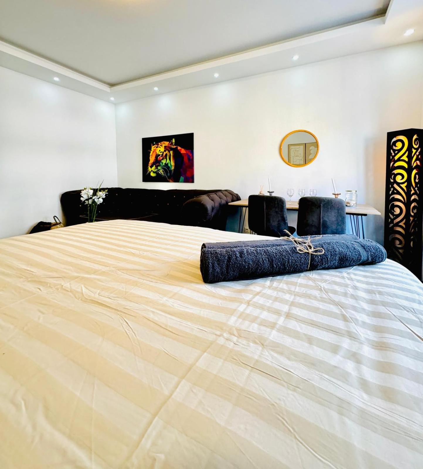 Bright Stay, 7br Shared Only 13min To Belvedere Palace Apartament *